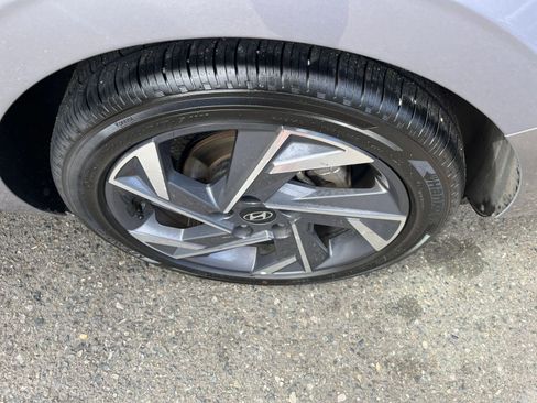 Used 2025 Hyundai Elantra SEL FWD image 33