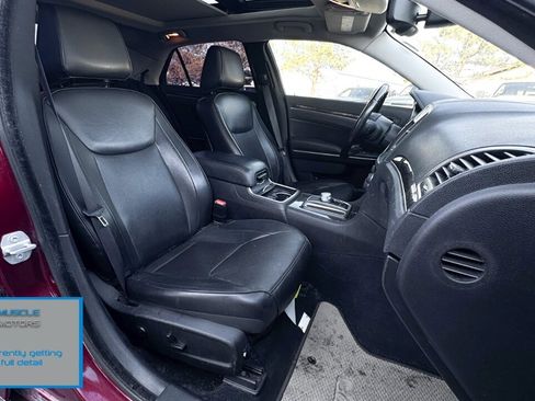 Used 2019 Chrysler 300 Limited image 11