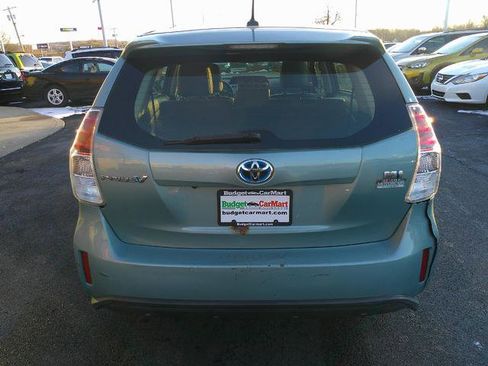 Used 2015 Toyota Prius V image 2