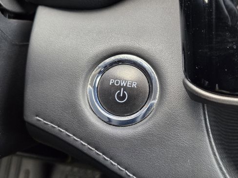 Used 2023 Toyota Highlander LE FWD image 19