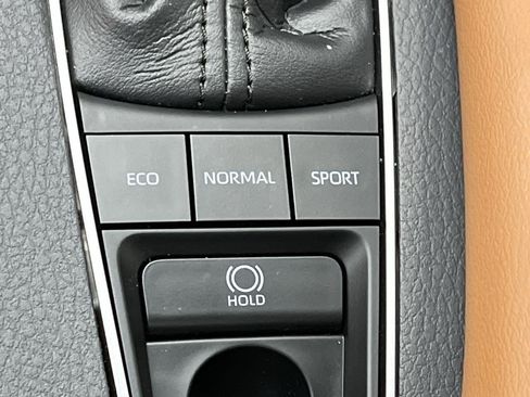Used 2020 Toyota Avalon Limited w/ Advanced Safety Package FWD image 17