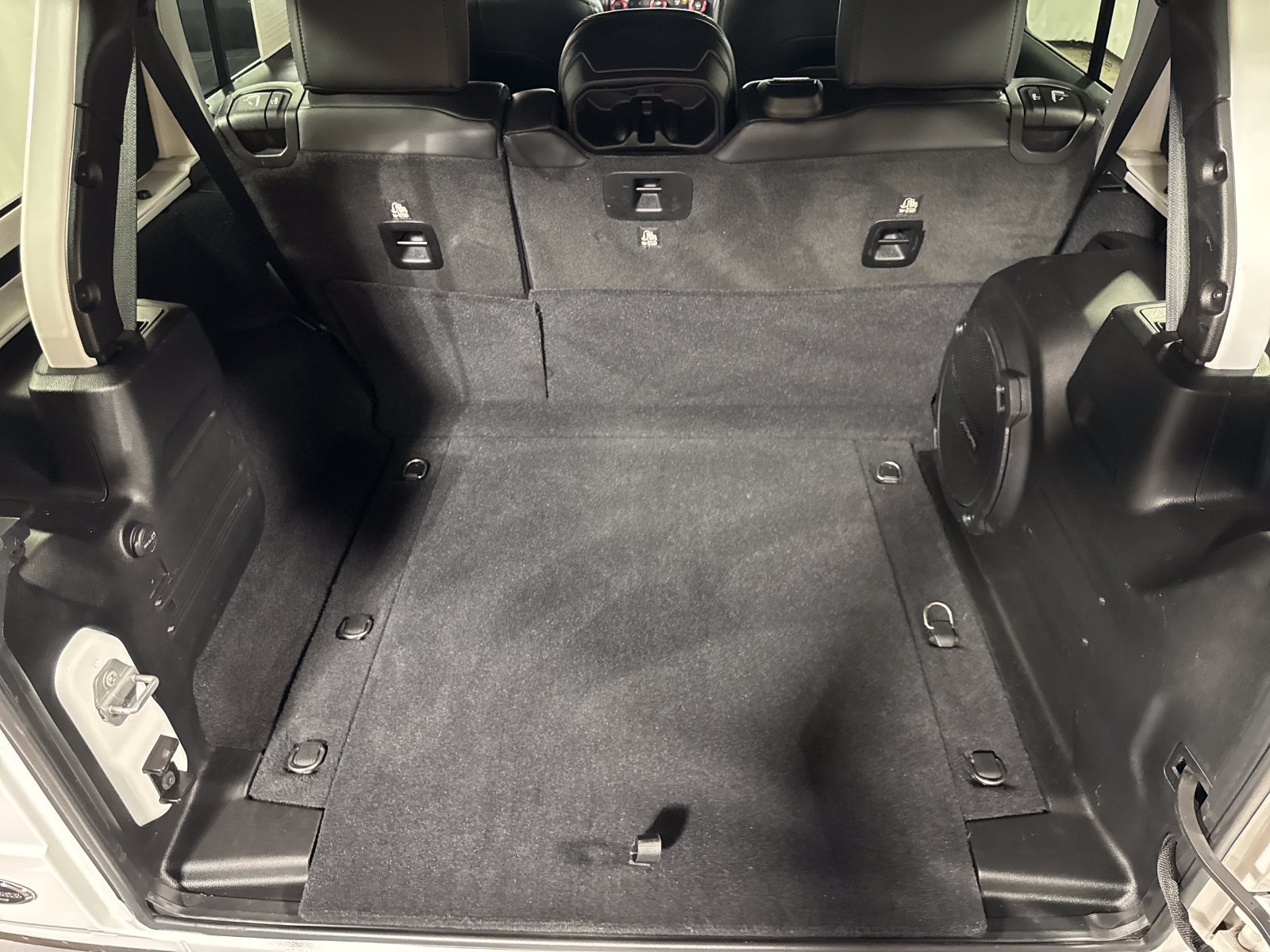 Used 2019 Jeep Wrangler Unlimited Sahara AWD/4WD image 22