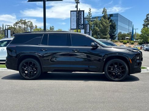 Used 2024 Chevrolet Traverse RS AWD/4WD image 2