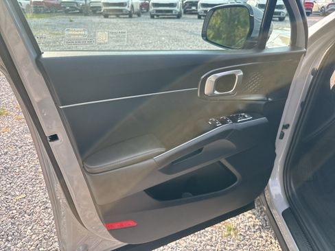 Used 2025 Kia Sorento EX FWD image 14