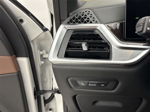 New 2026 BMW X5 xDrive40i w/ M Sport Package image 31