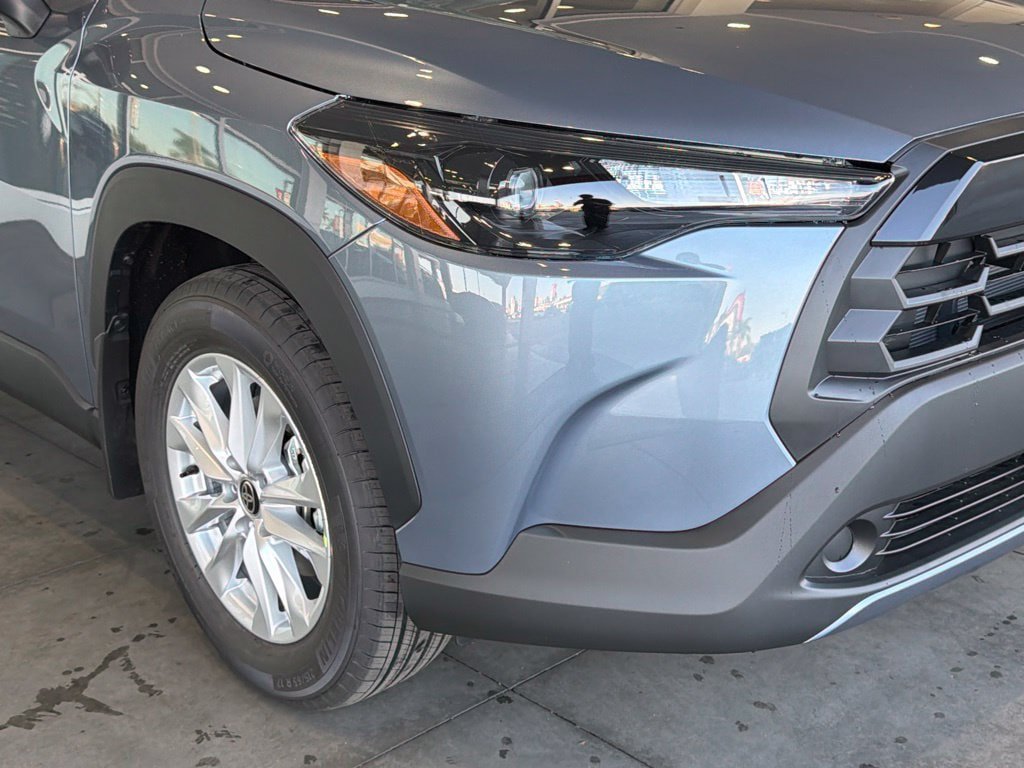 New 2026 Toyota Corolla Cross LE w/ Moonroof Package FWD image 8