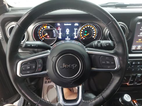 Used 2023 Jeep Wrangler Unlimited Sahara w/ Cold Weather Group AWD/4WD image 7