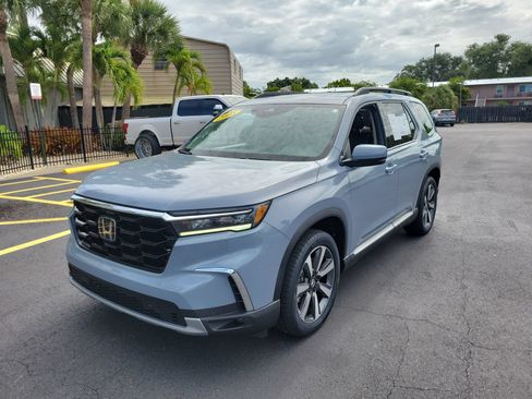 Used 2025 Honda Pilot Touring image 11