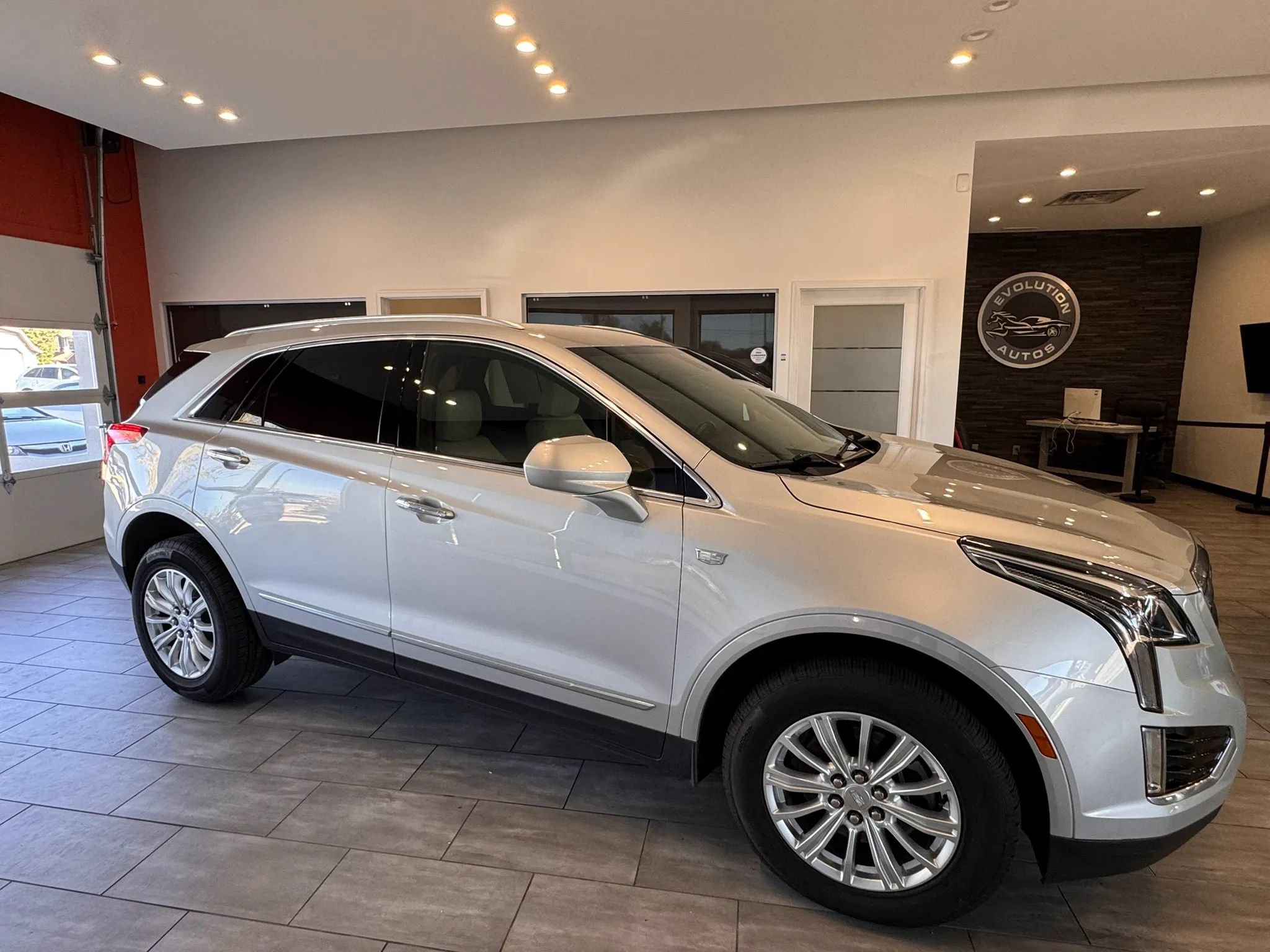 Used 2019 Cadillac XT5 FWD image 6
