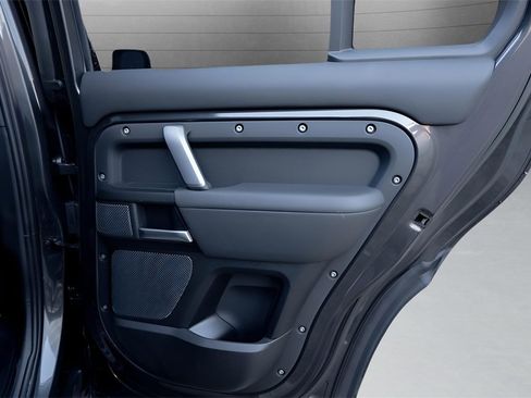 Used 2023 Land Rover Defender 110 V8 image 35