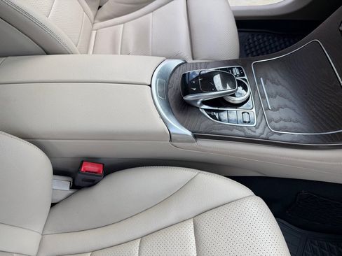 Used 2019 Mercedes-Benz GLC 300 4MATIC image 24