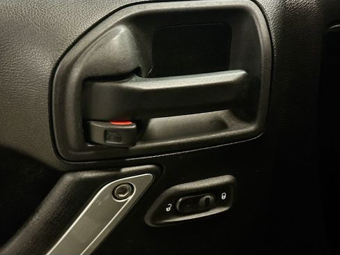 Used 2014 Jeep Wrangler Unlimited Freedom Edition image 17