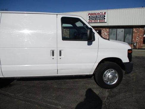 Used 2010 Ford E-350 and Econoline 350 Extended Super Duty image 13