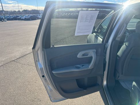Used 2012 Chevrolet Traverse LS image 14