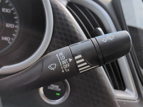 Used 2025 Chevrolet Malibu LT image 32