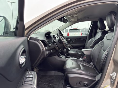 Used 2021 Jeep Cherokee Latitude Lux w/ Comfort/Convenience Group image 11