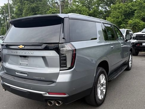 Used 2025 Chevrolet Suburban Premier AWD/4WD image 4