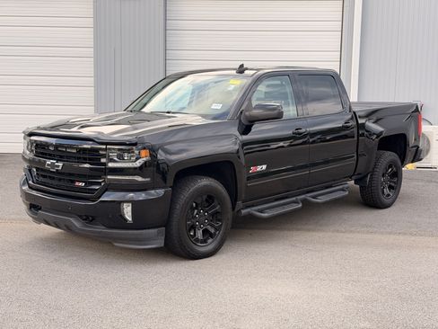 Used 2017 Chevrolet Silverado 1500 LTZ Z71 w/ LTZ Plus Package AWD/4WD image 8