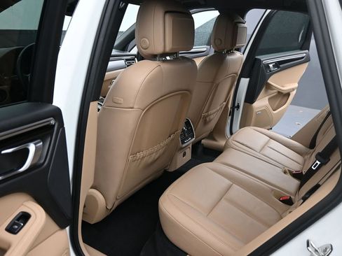 Certified 2022 Porsche Macan image 24