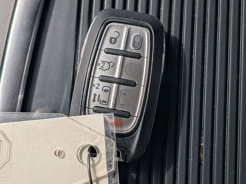 Used 2024 Chrysler Pacifica Touring-L FWD image 31