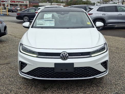 New 2026 Volkswagen Jetta SE image 2