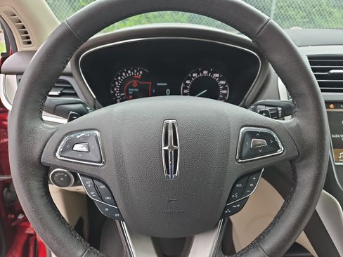 Used 2017 Lincoln MKC Premiere image 17