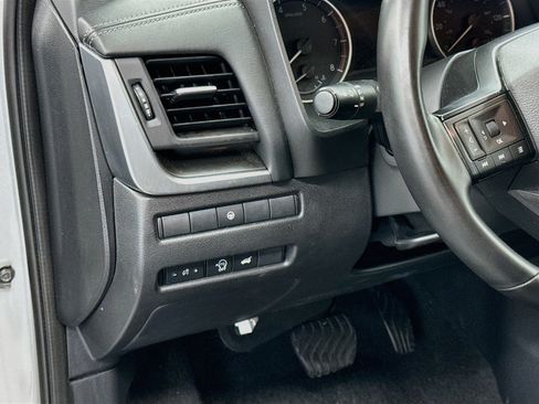 Used 2025 Nissan Rogue SV FWD image 17
