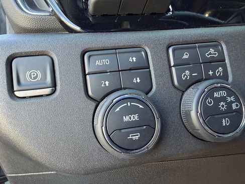 Used 2025 Chevrolet Silverado 2500 High Country w/ High Country Premium Package AWD/4WD image 36