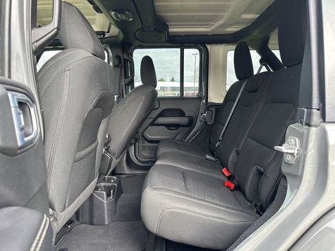 Used 2021 Jeep Wrangler Unlimited Sahara w/ Uconnect 4C Nav & Sound Group AWD/4WD image 28