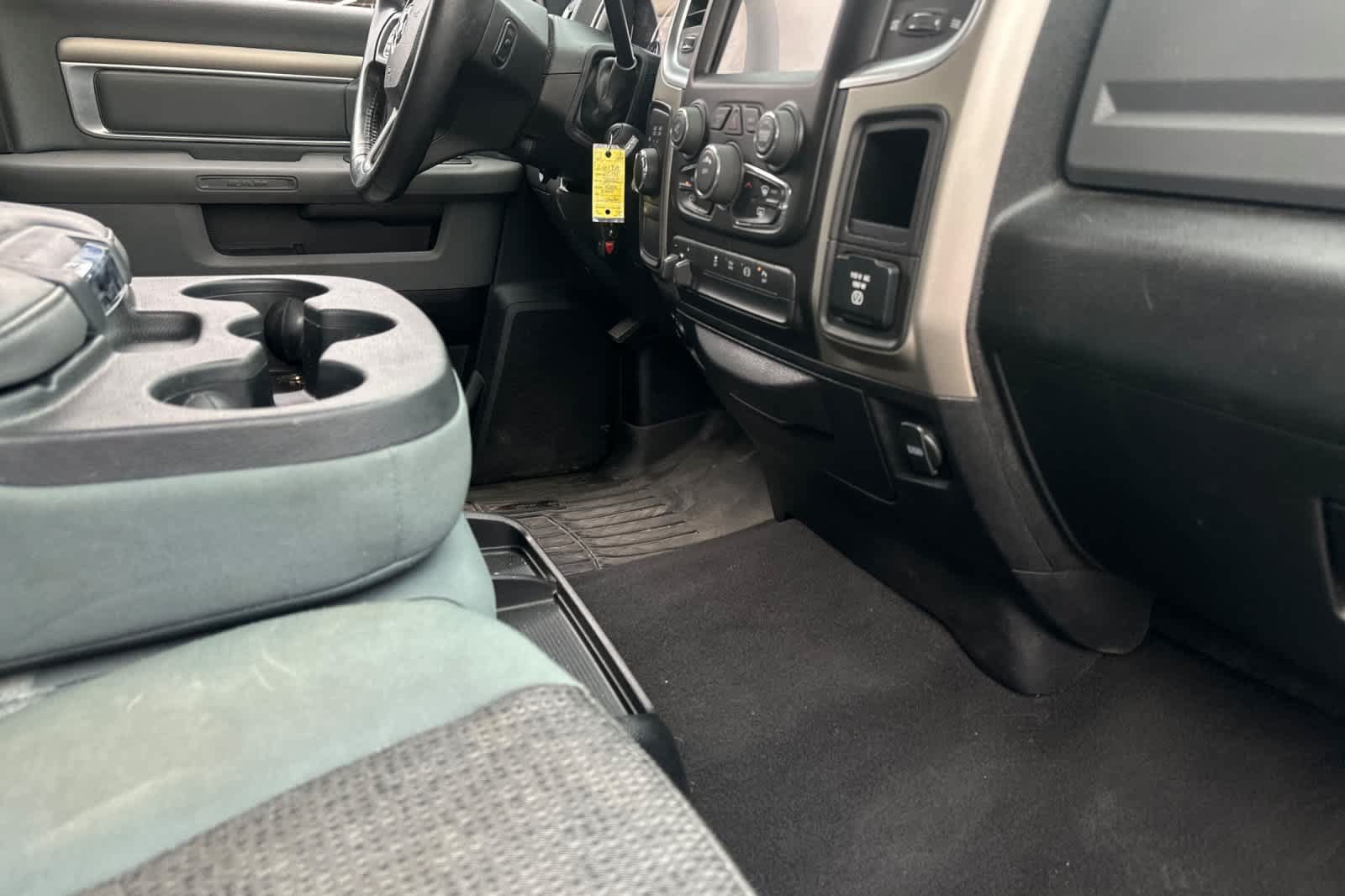 Used 2014 RAM 2500 SLT w/ Luxury Group AWD/4WD image 17