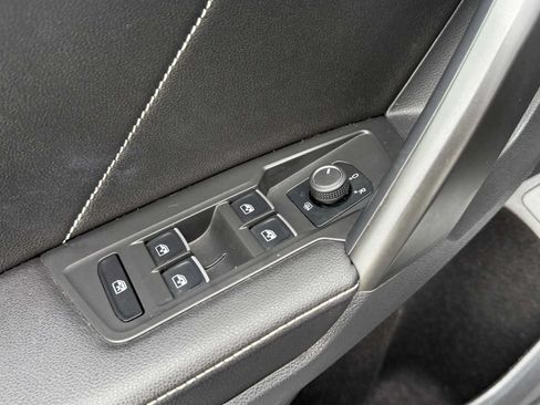 Used 2022 Volkswagen Tiguan SE FWD image 11