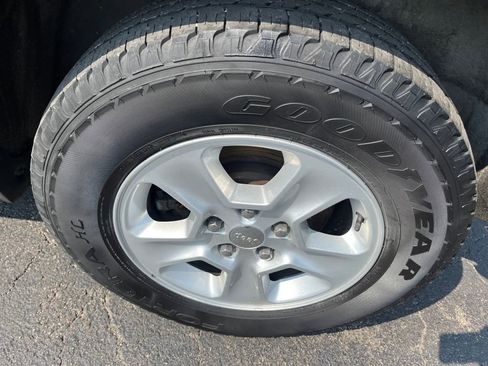 Used 2017 Jeep Grand Cherokee Laredo w/ Quick Order Package 23E image 28