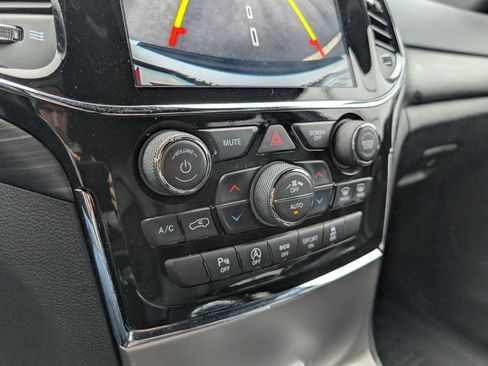 Certified 2022 Jeep Grand Cherokee Laredo X image 17