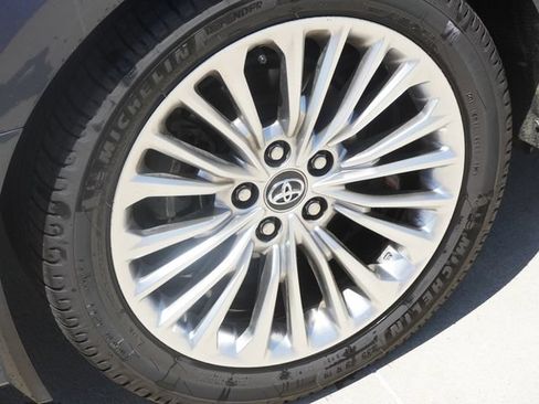 Used 2020 Toyota Avalon Limited w/ Advanced Safety Package FWD image 9