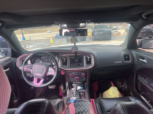 Used 2019 Dodge Charger SXT w/ Leather Interior Group image 5