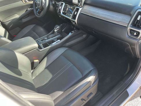Used 2023 Kia Sorento EX w/ Panoramic Sunroof Package FWD image 11