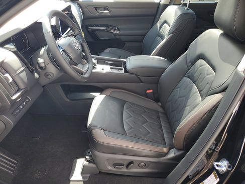 New 2026 Nissan Pathfinder Platinum image 12