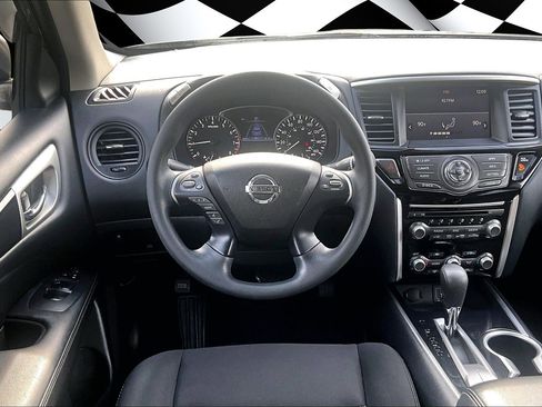 Used 2020 Nissan Pathfinder S image 5