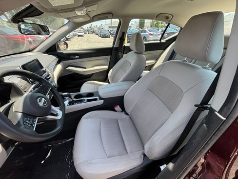 Used 2025 Nissan Altima 2.5 SV FWD image 23