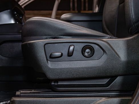 Used 2021 Chevrolet Suburban Z71 w/ Z71 Off-Road Package image 21