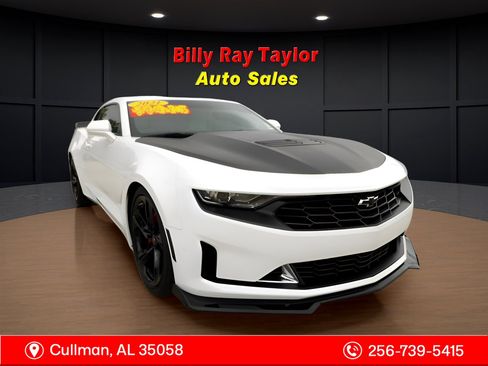 Used 2021 Chevrolet Camaro LT w/ RS Package image 4