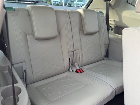 Used 2025 Volkswagen Atlas SE FWD image 16