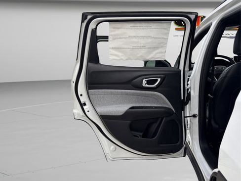 New 2026 Jeep Compass Latitude image 20