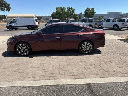 Used 2023 Nissan Altima 2.5 SL FWD image 5