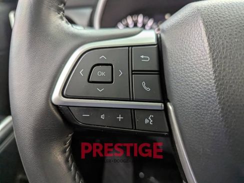 Used 2022 Toyota Highlander XSE image 16