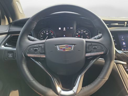 Used 2025 Cadillac XT6 Premium Luxury w/ Technology Package FWD image 10