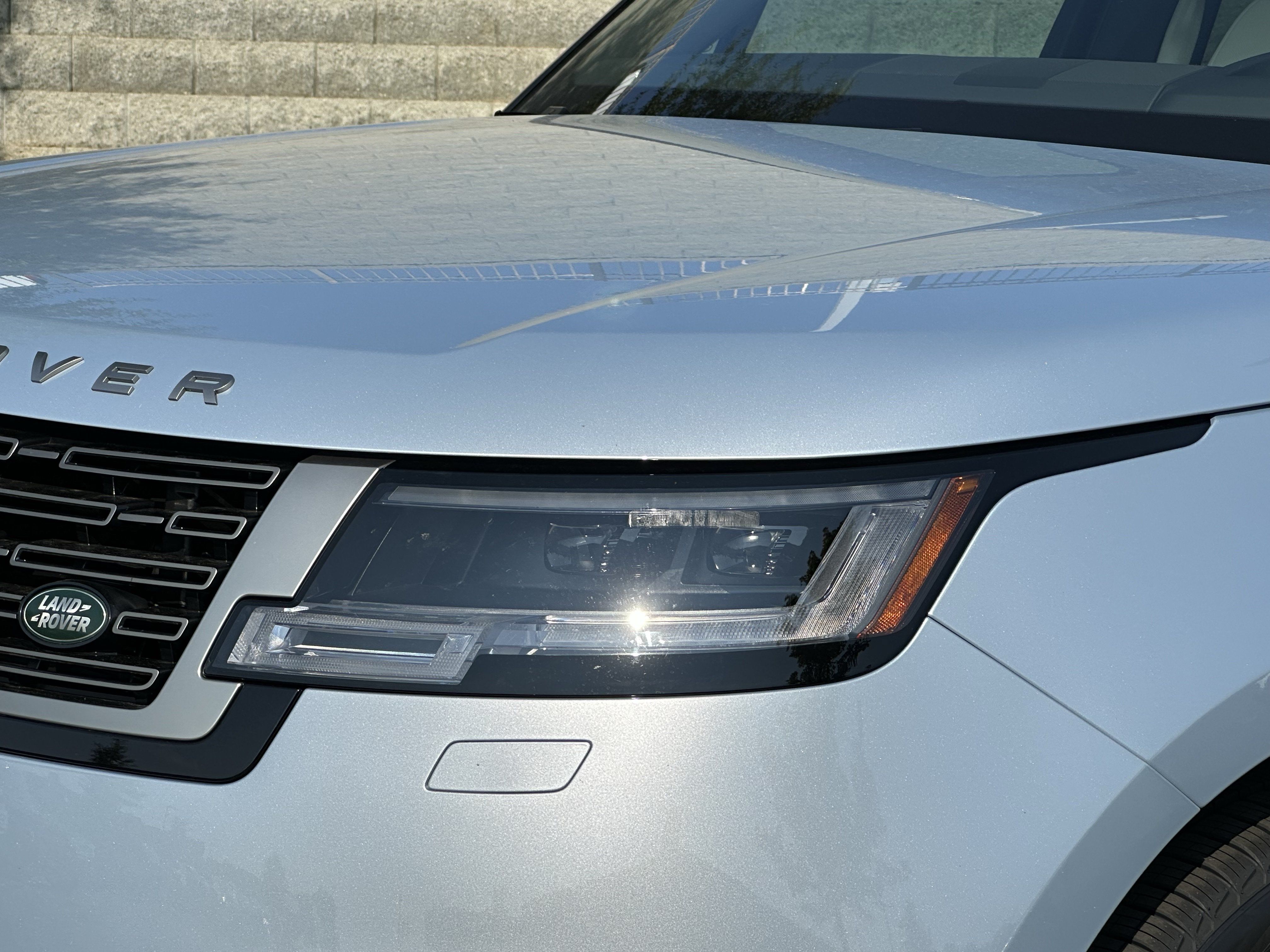 Certified 2025 Land Rover Range Rover SE AWD/4WD image 12