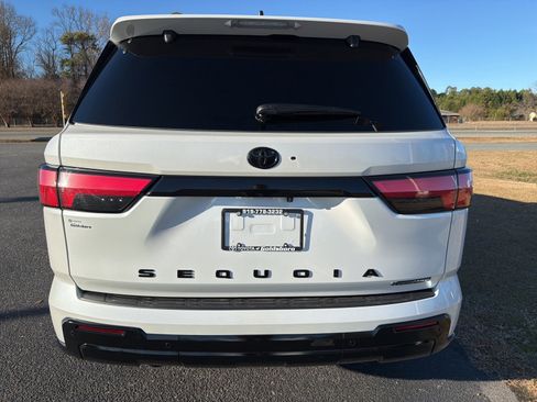 Used 2025 Toyota Sequoia Platinum image 5