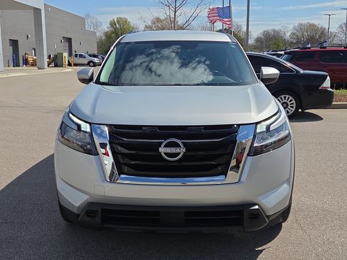 Used 2025 Nissan Pathfinder SV image 8