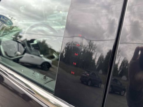 Used 2024 Ford Expedition XLT image 16